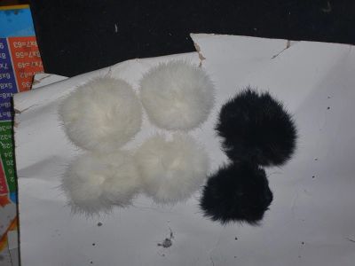 Лот: 17410303. Фото: 1. Помпоны. Ткани, нитки, пряжа