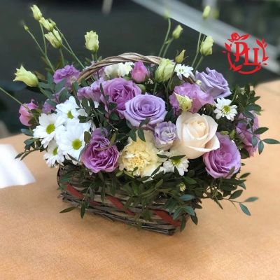 Лот: 15296402. Фото: 1. Корзина с комплиментами. Свежие цветы