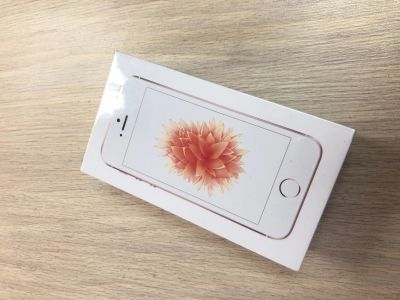 Лот: 12314720. Фото: 1. iPhone SE 32 Gb Rose Gold РСТ... Смартфоны