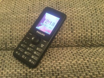 Лот: 10611450. Фото: 1. Philips Xenium e 103. Кнопочные мобильные телефоны