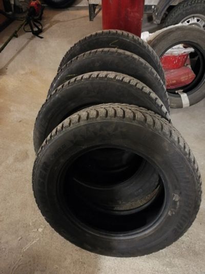 Лот: 16341572. Фото: 1. Колеса зимние Bridgestone. 235... Шины