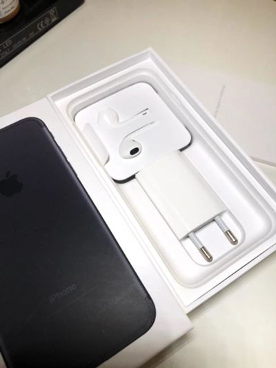 Лот: 12838654. Фото: 1. iPhone 7 32gb black. Смартфоны