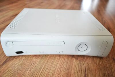 Лот: 3564852. Фото: 1. Xbox 360 arcade + 3 игры. Игровые приставки, консоли