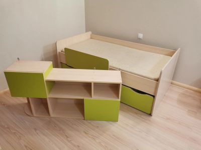 Лот: 20430095. Фото: 1. Детская кровать с полкой. Детские кровати и кроватки