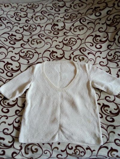 Лот: 11307683. Фото: 1. Белая кофта ручной вязки. Свитеры, толстовки, худи