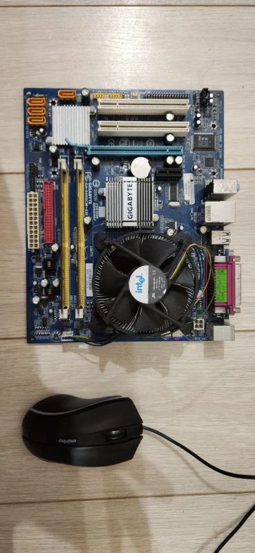 Лот: 24618440. Фото: 1. Gigabyte GA-945GCM-S2C. Материнские платы