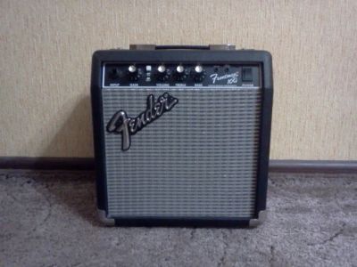 Лот: 8872721. Фото: 1. Комбоусилитель Fender Frontman... Гитарные эффекты и комбоусилители
