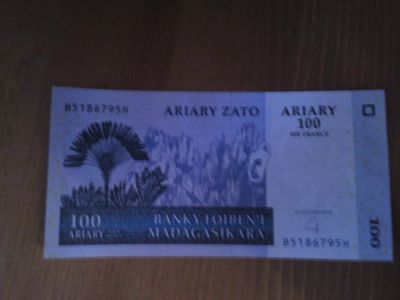 Лот: 4931642. Фото: 1. Мадагаскар 100 ариари 2004 г... Африка