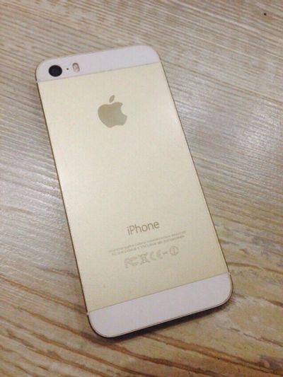 Лот: 4788696. Фото: 1. iPhone 5S (16g, gold) на гарантии. Смартфоны