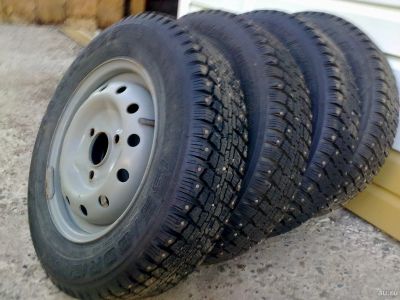 Лот: 13680166. Фото: 1. Куплю колесо в сборе 135 80r12... Шины