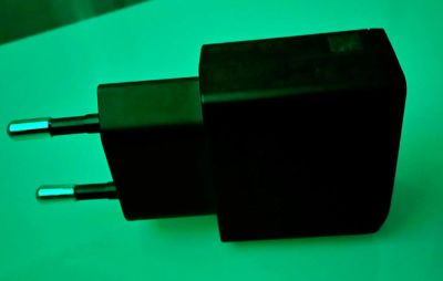 Лот: 8336334. Фото: 1. Зарядное устройство sony оригинал. Зарядные устройства, блоки питания, адаптеры сетевые для смартфонов