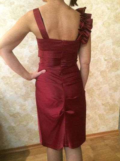 Лот: 8572702. Фото: 1. Нарядное платье. Платья