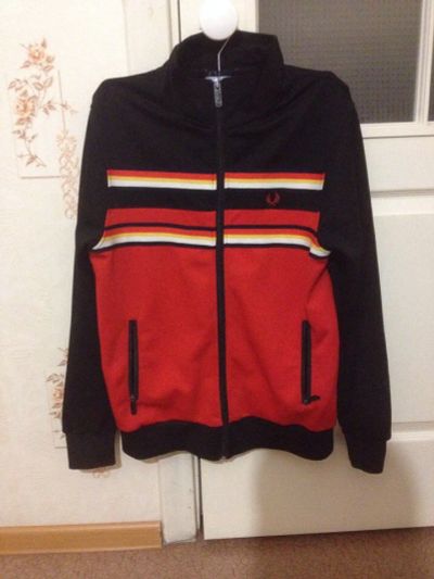 Лот: 7127621. Фото: 1. Fred Perry олимпийка (оригинал... Легкие куртки, толстовки