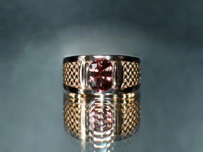 Лот: 20764463. Фото: 1. Перстень с камнем розовый Циркон. Кольца, перстни
