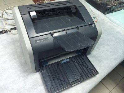Лот: 4508883. Фото: 1. HP LaserJet 1015 + заправленный... Лазерные принтеры