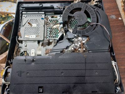 Лот: 20932325. Фото: 1. Sony playstation 3, разрубленная... Игровые приставки, консоли