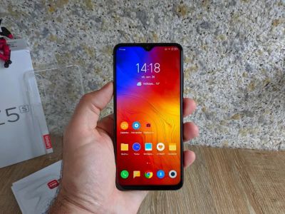Лот: 16312497. Фото: 1. Lenovo Z5 6/64gb Black Edition. Смартфоны