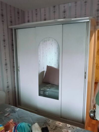 Лот: 25678664. Фото: 1. Шкаф-купе с зеркалом. Шкафы, шкафы-купе