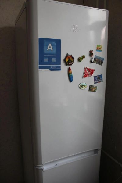 Лот: 4038239. Фото: 1. холодильник Indesit bia 20 в отличном... Холодильники, морозильные камеры