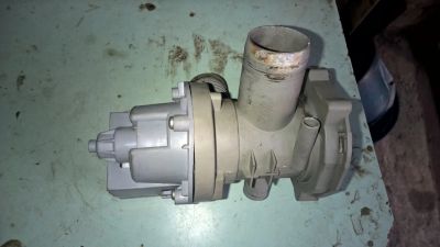 Лот: 11785020. Фото: 1. Сливной насос от от indesit W84TX... Запчасти для остальной бытовой техники