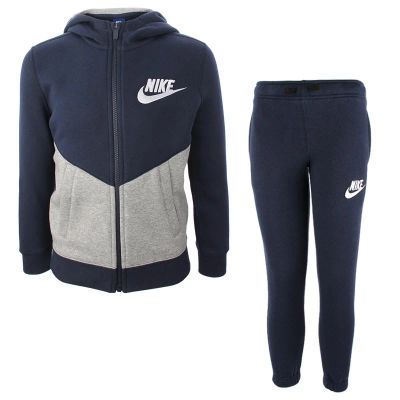 Лот: 10817946. Фото: 1. Детский спортивный костюм Nike... Спортивная одежда