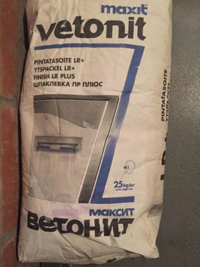 Лот: 10205402. Фото: 1. Продам шпаклёвку Ветонит 25кг. Смеси, шпатлевки, цемент