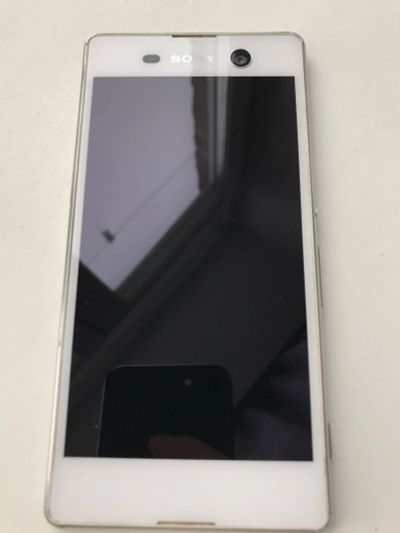 Лот: 15399904. Фото: 1. Телефон Xperia sony E5603. Кнопочные мобильные телефоны