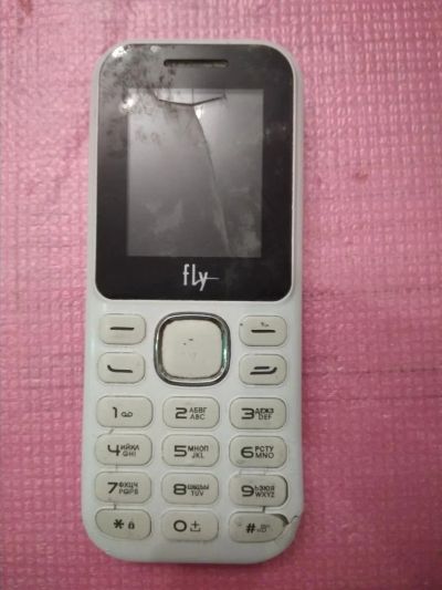 Лот: 11539716. Фото: 1. Телефон Fly DS104D (14250). Кнопочные мобильные телефоны