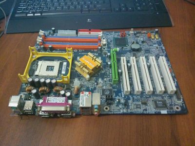 Лот: 4136439. Фото: 1. Материнская плата GigaByte GA-8IPE1000-G... Материнские платы