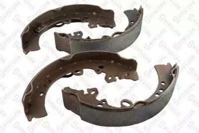 Лот: 25853781. Фото: 1. Колодки барабанные Toyota Hi-Lux... Двигатель и элементы двигателя