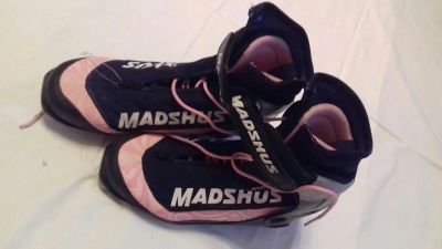Лот: 10437912. Фото: 1. Коньковые ботинки Mаdshus р 38... Ботинки