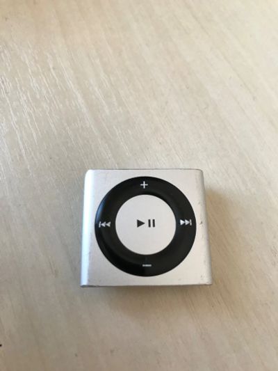 Лот: 15854601. Фото: 1. MP3 плеер iPod shuffle (4-го поколения... Плееры