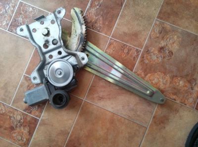 Лот: 11304009. Фото: 1. стеклоподъемник Toyota Vitz (1999-2005... Кузов