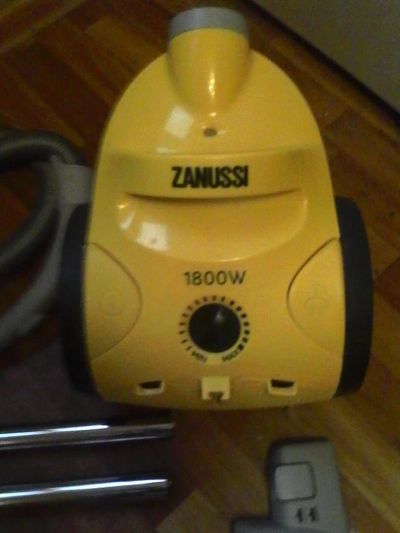 Лот: 9628646. Фото: 1. пылесос Zanussi S710 1800W. Пылесосы, паровые швабры