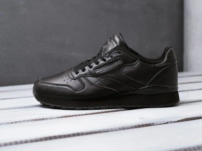 Лот: 12686223. Фото: 1. Кроссовки Reebok Classic Leather... Кеды, кроссовки, слипоны