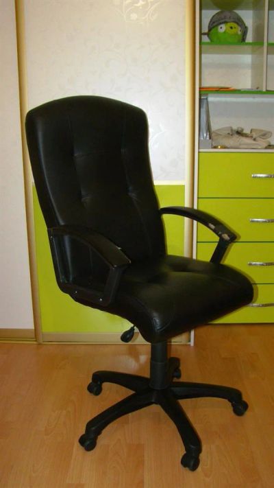 Лот: 3138401. Фото: 1. Компьютерное кресло (чёрное, большое... Другое (офисная мебель и домашние кабинеты)