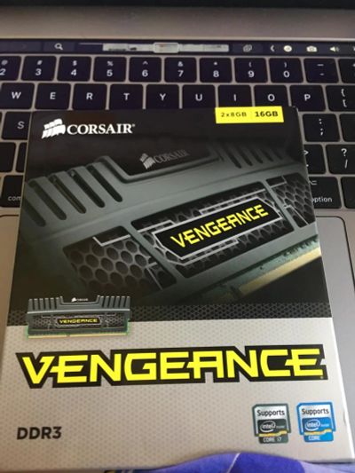 Лот: 10063624. Фото: 1. Модуль памяти Corsair Vengeance... Оперативная память