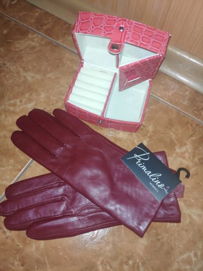 Лот: 16970167. Фото: 1. Шкатулка 13/6 см + перчатки кожа... Подарки на Новый год
