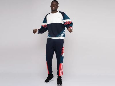 Лот: 17289021. Фото: 1. Спортивный костюм Adidas. Спортивные костюмы