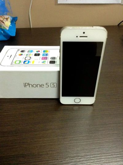 Лот: 6588124. Фото: 1. iPhone 5s gold 16 GB Полный комплект... Смартфоны