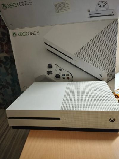 Лот: 25037217. Фото: 1. Xbox one S 1Т. Аксессуары для игровых приставок, консолей, геймпады
