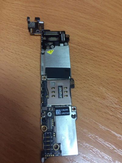 Лот: 8117496. Фото: 1. Плата iPhone 5 заблокирован. Смартфоны