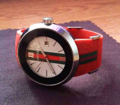 Лот: 3063426. Фото: 1. Часы женские, Gucci черные/красные. Другие наручные часы