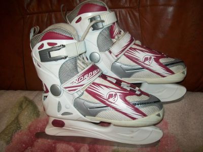 Лот: 12710699. Фото: 1. Коньки раздвижные размер 30-34. Коньки