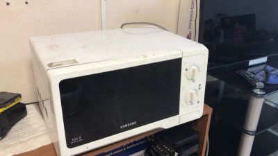 Лот: 21276175. Фото: 1. Микроволновка Samsung MW71ER Б... Микроволновки, мини-печи