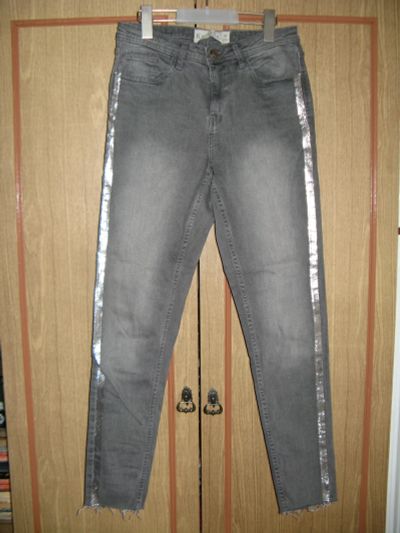 Лот: 20186617. Фото: 1. джинсы с модными лампасами металлик... Брюки, шорты, джинсы
