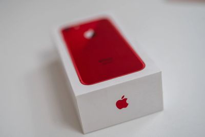 Лот: 16685149. Фото: 1. iPhone 8 64 Gb Product Red. Смартфоны