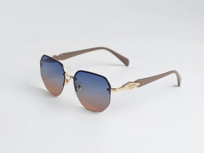 Лот: 25273422. Фото: 1. Очки Prada. Очки солнцезащитные