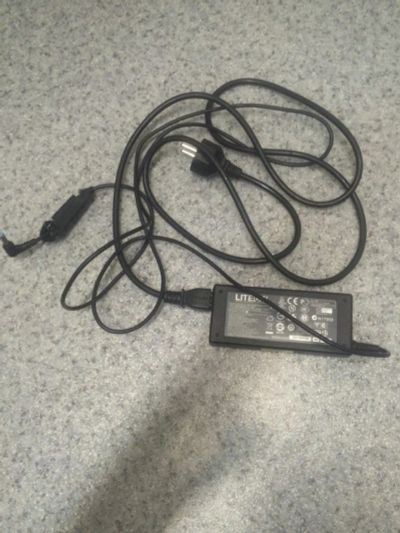 Лот: 6670033. Фото: 1. Зарядка для ноутбука Acer и Packard... Зарядные устройства