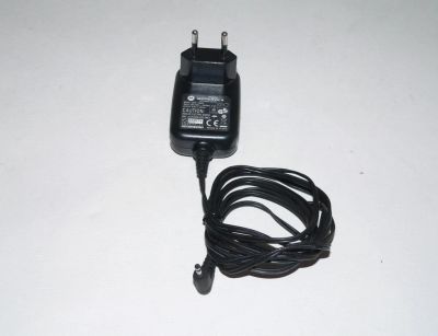 Лот: 10577879. Фото: 1. Зарядка Motorola (5.0V, 350mA). Зарядные устройства, блоки питания, адаптеры сетевые для смартфонов